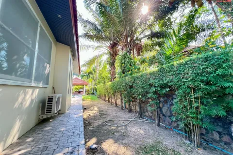 Casa de 4 dormitorios en Pattaya, Tailandia № 212868 - foto 7