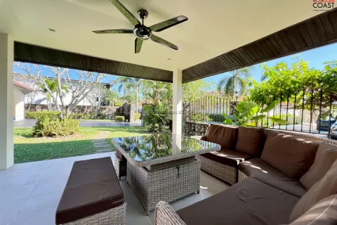 Casa de 4 dormitorios en Pattaya, Tailandia № 212868 - foto 6