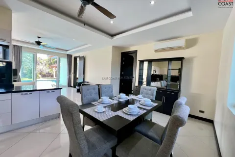 Casa de 4 dormitorios en Pattaya, Tailandia № 212868 - foto 12