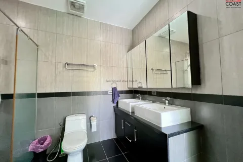Casa de 4 dormitorios en Pattaya, Tailandia № 212868 - foto 18