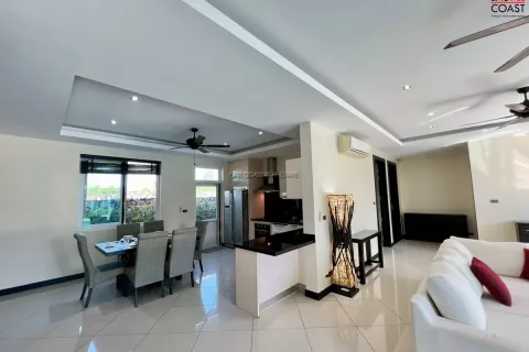 Casa de 4 dormitorios en Pattaya, Tailandia № 212868 - foto 10