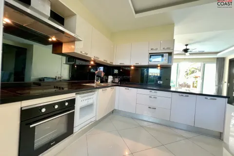 Casa de 4 dormitorios en Pattaya, Tailandia № 212868 - foto 13