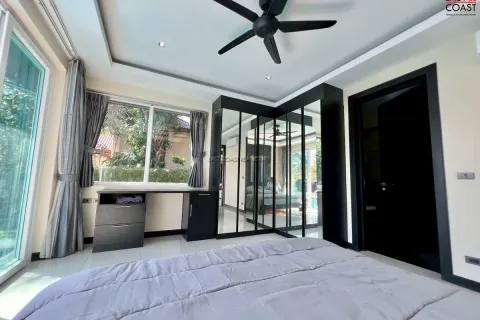Casa de 4 dormitorios en Pattaya, Tailandia № 212868 - foto 16