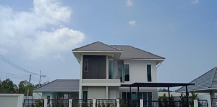 House in Pattaya, Thailand 3 bedrooms № 193546