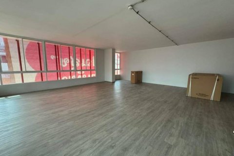 Commercial property in Bangkok, Thailand 5000 sq.m. № 114792 - photo 4