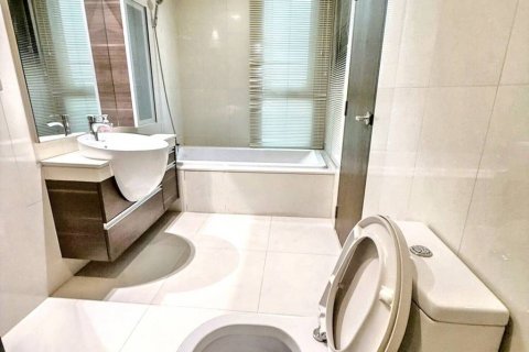 Condo in Bangkok, Thailand, 2 bedrooms  № 120420 - photo 8