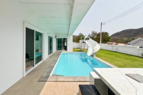 Villa in Hua Hin, Thailand 4 bedrooms № 120423 - photo 7
