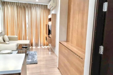 Condo in Yan Nawa, Bangkok, Thailand, 1 bedroom  № 120419 - photo 1
