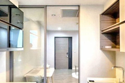 Condo in Bangkok, Thailand, 1 bedroom  № 120424 - photo 3