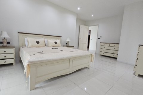 Condo à Khlong Toei, Bangkok, Thaïlande, 4 chambres № 201236 - photo 19