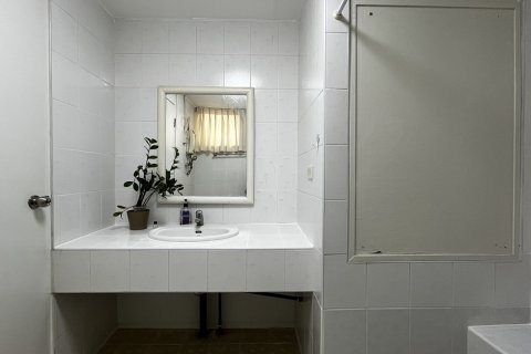 Condo à Watthana, Bangkok, Thaïlande, 2 chambres  № 201238 - photo 3
