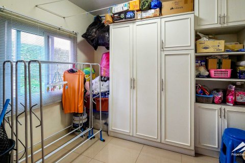 House in Chiang Mai, Thailand 5 bedrooms № 122796 - photo 27