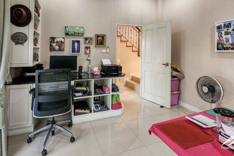 House in Chiang Mai, Thailand 5 bedrooms № 122796 - photo 14