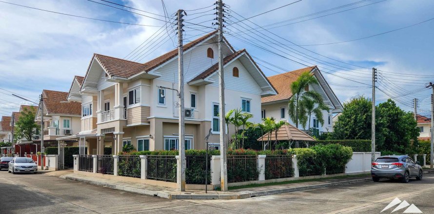 House in Chiang Mai, Thailand 5 bedrooms № 122796