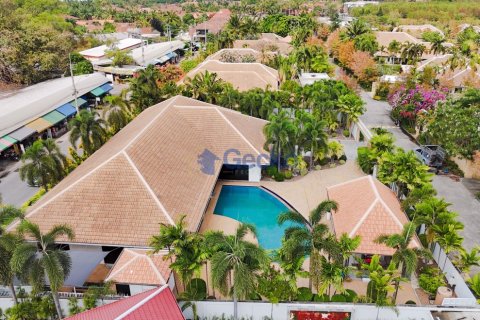 House in Pattaya, Thailand 6 bedrooms № 196375 - photo 3