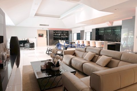 House in Pattaya, Thailand 6 bedrooms № 196375 - photo 22