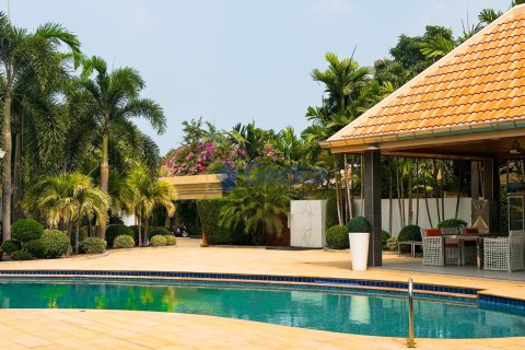 House in Pattaya, Thailand 6 bedrooms № 196375 - photo 11