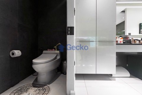 House in Pattaya, Thailand 6 bedrooms № 196375 - photo 25