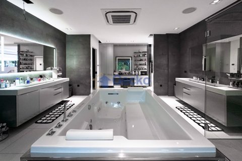 House in Pattaya, Thailand 6 bedrooms № 196375 - photo 23