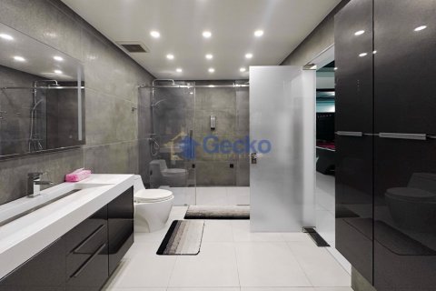 House in Pattaya, Thailand 6 bedrooms № 196375 - photo 27