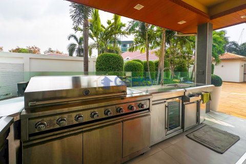 House in Pattaya, Thailand 6 bedrooms № 196375 - photo 10