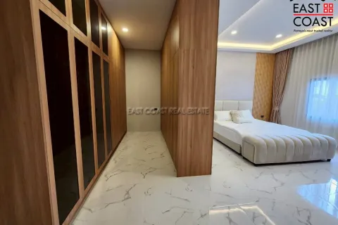 Casa de 4 dormitorios en Pattaya, Tailandia № 212341 - foto 12