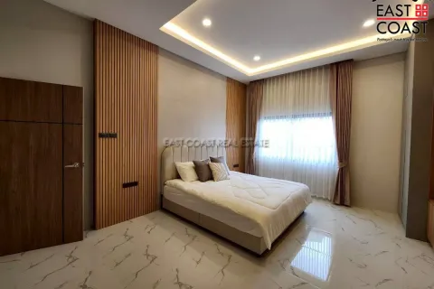Casa de 4 dormitorios en Pattaya, Tailandia № 212341 - foto 10