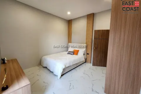 Casa de 4 dormitorios en Pattaya, Tailandia № 212340 - foto 14