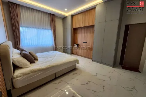 Casa de 4 dormitorios en Pattaya, Tailandia № 212340 - foto 9