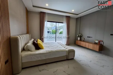 Casa de 4 dormitorios en Pattaya, Tailandia № 212340 - foto 17