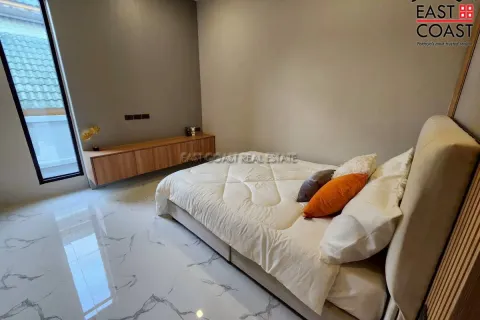 Casa de 4 dormitorios en Pattaya, Tailandia № 212340 - foto 18