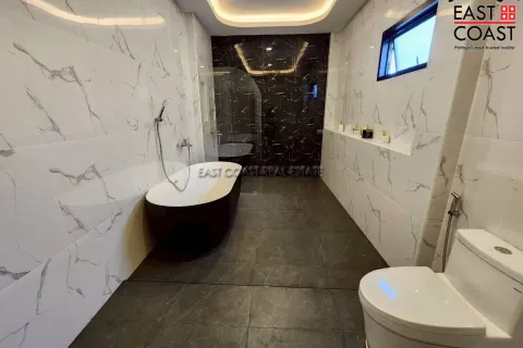 Casa de 4 dormitorios en Pattaya, Tailandia № 212340 - foto 8