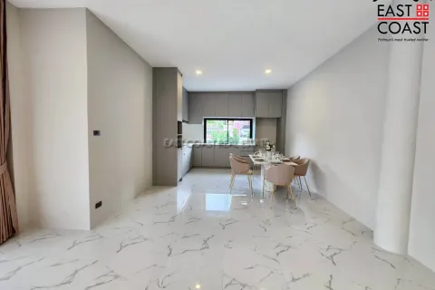 Casa de 4 dormitorios en Pattaya, Tailandia № 212340 - foto 6