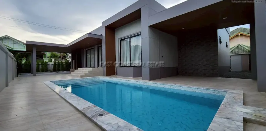 Casa de 4 dormitorios en Pattaya, Tailandia № 212340