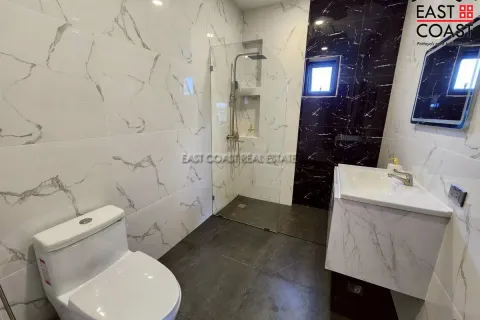 Casa de 4 dormitorios en Pattaya, Tailandia № 212340 - foto 13