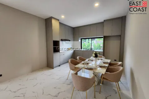 Casa de 4 dormitorios en Pattaya, Tailandia № 212340 - foto 5