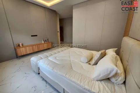 Casa de 4 dormitorios en Pattaya, Tailandia № 212340 - foto 11