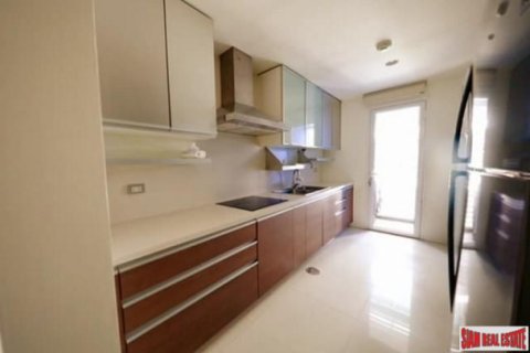 Apartment in Bangkok, Thailand 3 bedrooms № 193322 - photo 5
