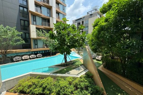 Condo in Phra Khanong, Bangkok, Thailand, 2 bedrooms  № 153118 - photo 8