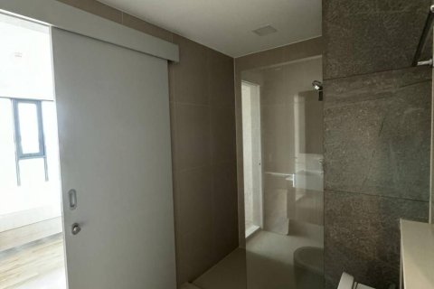 Condo in Phra Khanong, Bangkok, Thailand, 2 bedrooms  № 153118 - photo 6