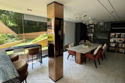 Condo in Phra Khanong, Bangkok, Thailand, 2 bedrooms  № 153118 - photo 12