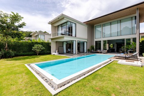 Villa in Phuket, Thailand 4 bedrooms № 151160 - photo 1
