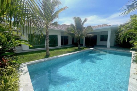 Villa in Hua Hin, Thailand 3 bedrooms № 172868 - photo 2