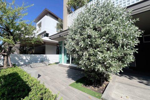 House in Samut Prakan, Thailand 4 bedrooms № 158077 - photo 3