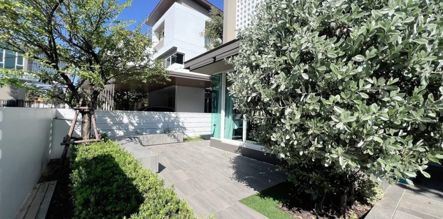 House in Samut Prakan, Thailand 4 bedrooms № 158077