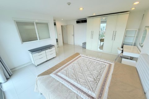 Condo in Hua Hin, Thailand, 3 bedrooms  № 173549 - photo 17