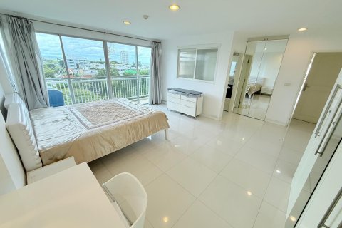 Condo in Hua Hin, Thailand, 3 bedrooms  № 173549 - photo 20