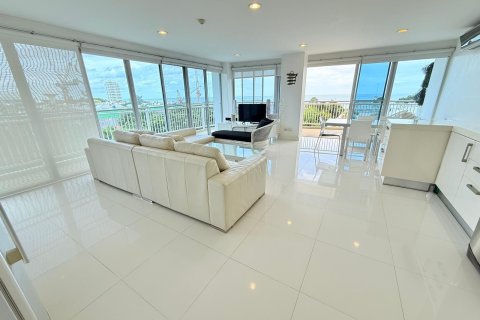 Condo in Hua Hin, Thailand, 3 bedrooms  № 173549 - photo 3