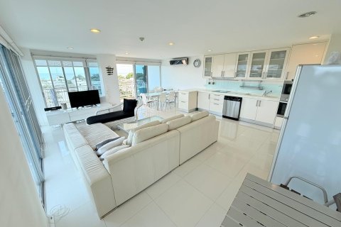 Condo in Hua Hin, Thailand, 3 bedrooms  № 173549 - photo 2