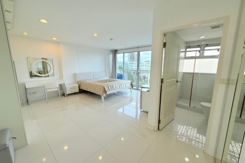 Condo in Hua Hin, Thailand, 3 bedrooms  № 173549 - photo 18